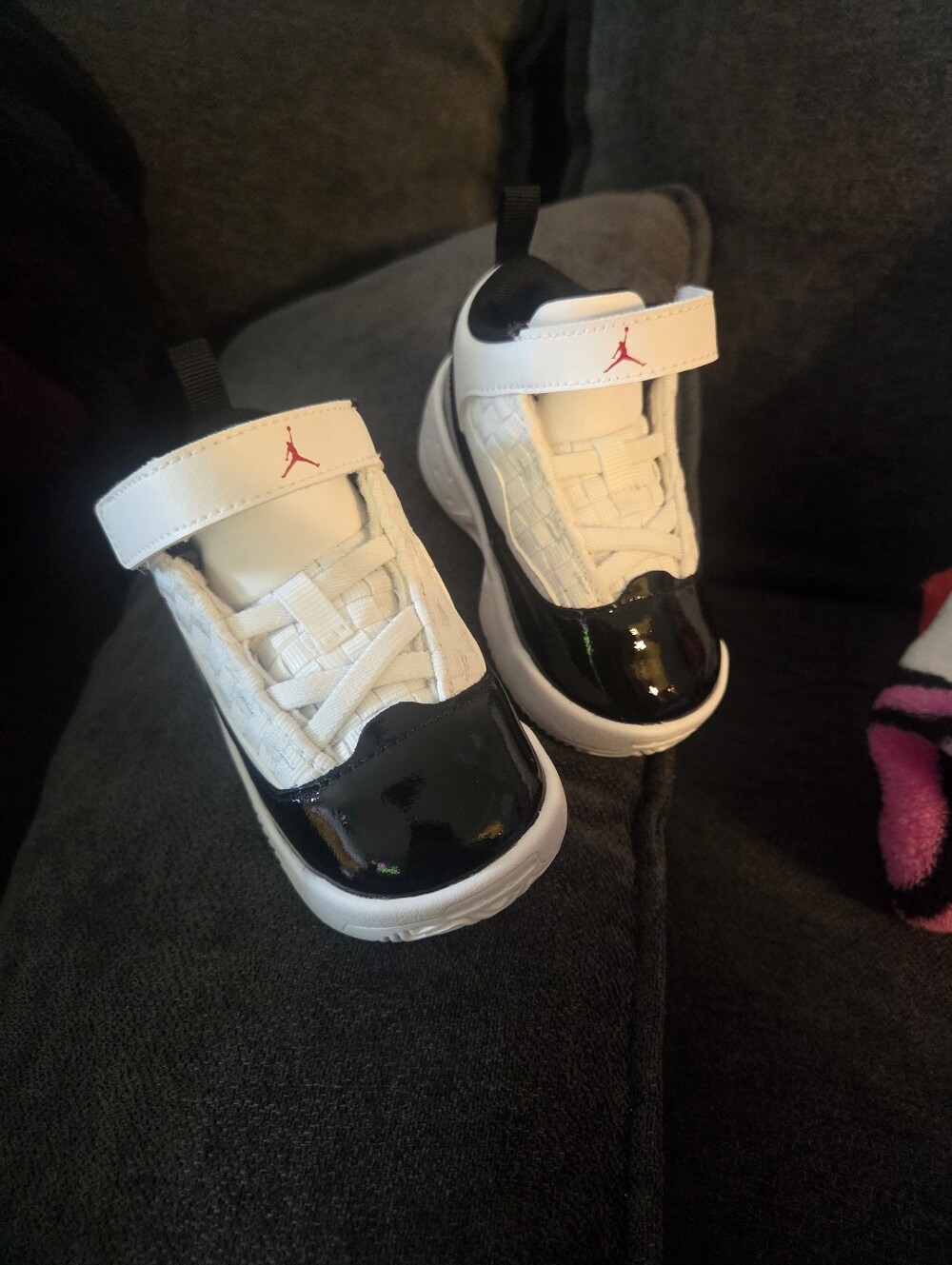 Jordan Max AURA Baby Velcro Sneakers in White And Black
